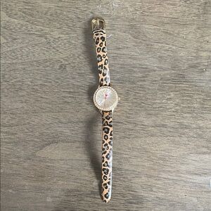 Elegant Leopard Print Women's Watch with Gold Accents